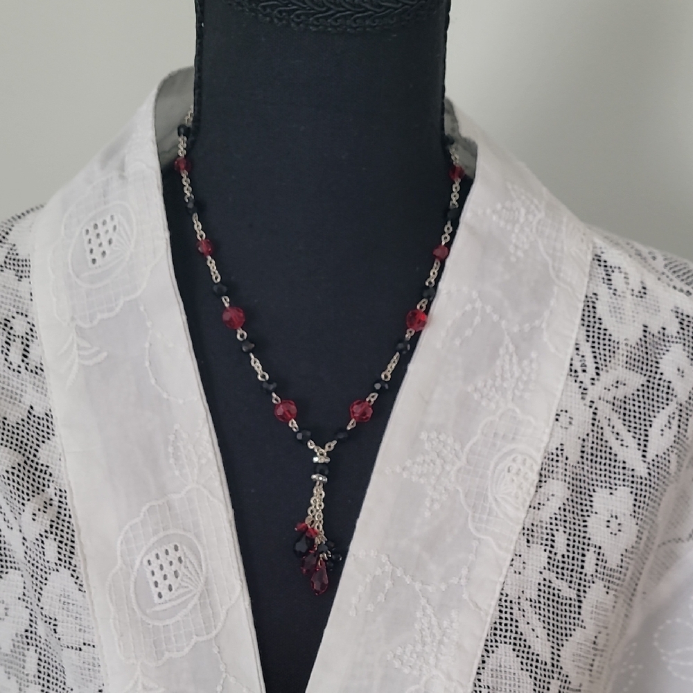 Elegant Red and Black Beaded Necklace